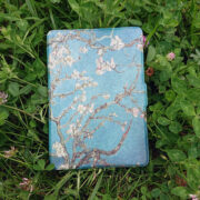 Кожен калъф за Kindle Colorsoft – Бадемово дърво